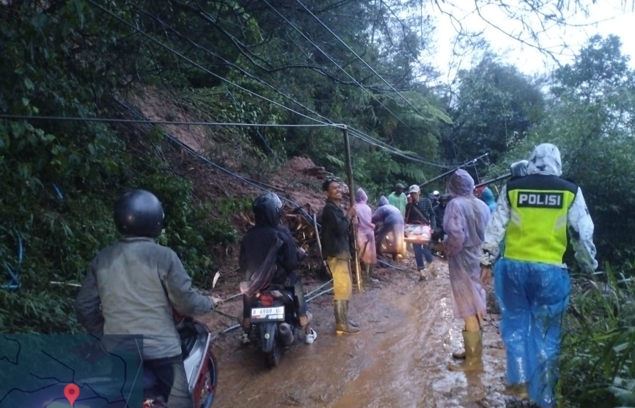 Longsor di Empat Titik Jalur Cikajang–Banjarwangi Garut, Akses Jalan Utama Tertutup